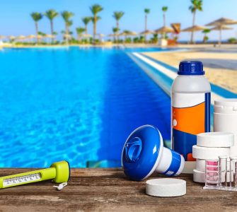 produtos de limpeza de piscina
