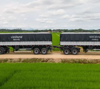 Transporte agrícola: entenda como a Vinilona Sansuy protege sua safra
